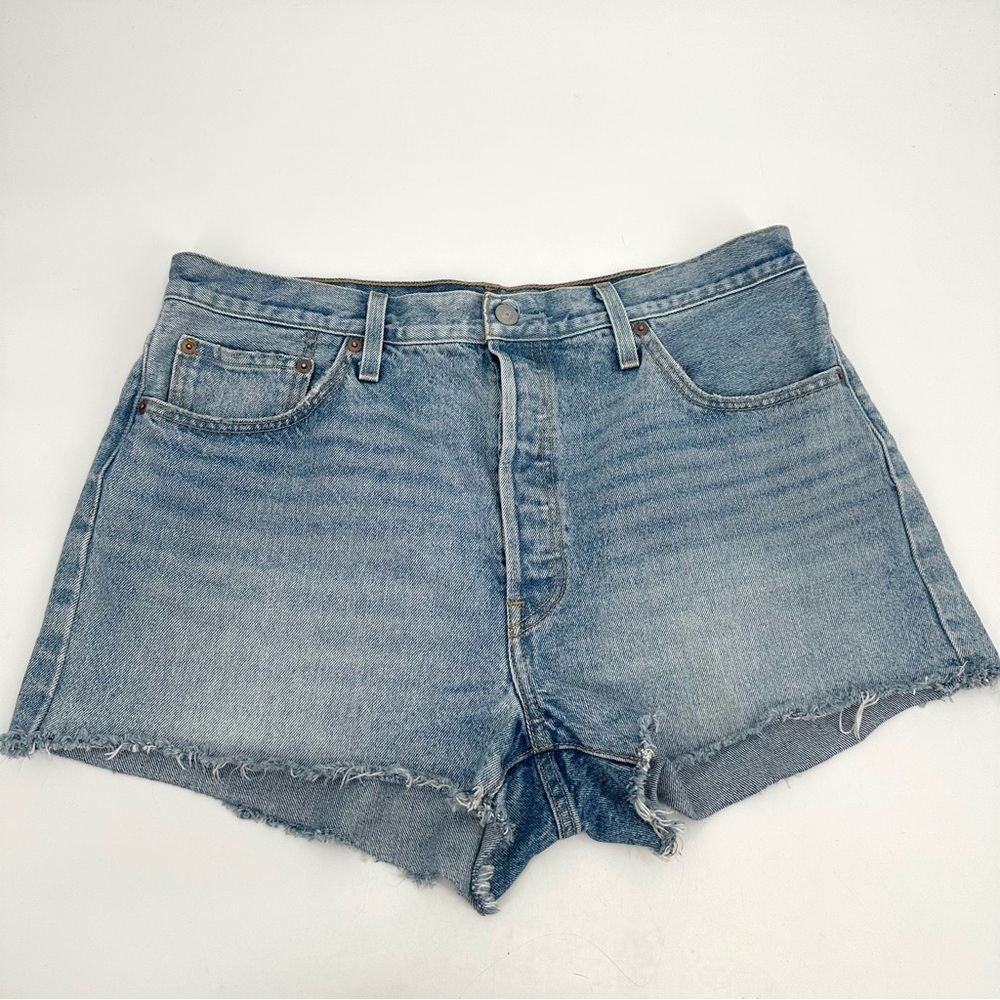 Levi’s Jean Shorts Womens 34 Blue 501 Distressed Denim Raw Hem Frayed Boho Beach